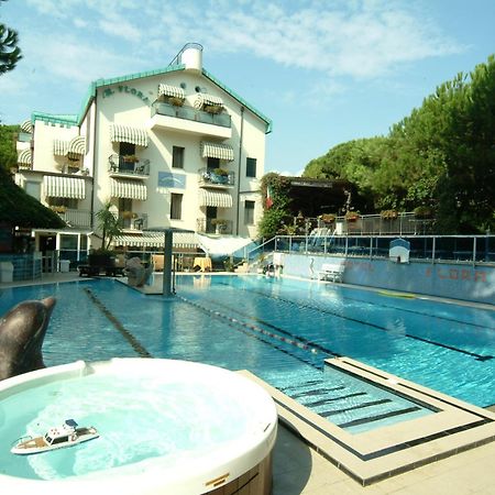 Hotel Flora Milano Marittima Esterno foto
