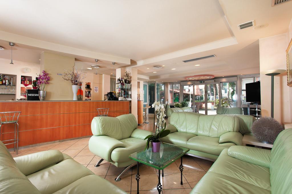 Hotel Flora Milano Marittima Esterno foto