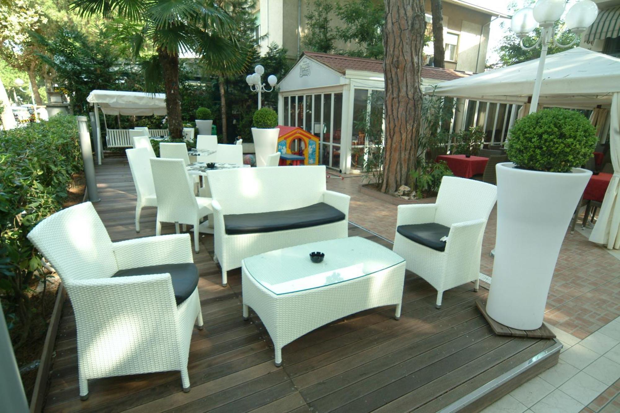 Hotel Flora Milano Marittima Esterno foto