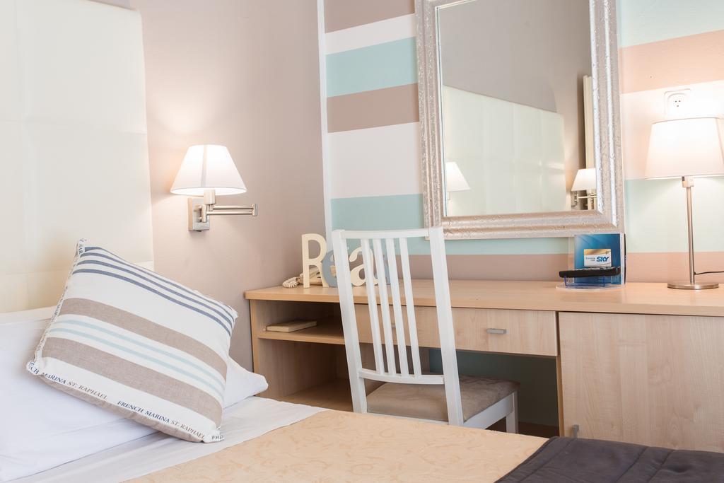 Hotel Flora Milano Marittima Esterno foto